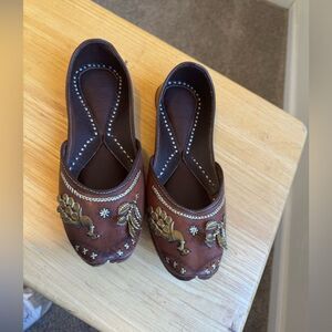 brown leather design with intricate embroidery size 7
